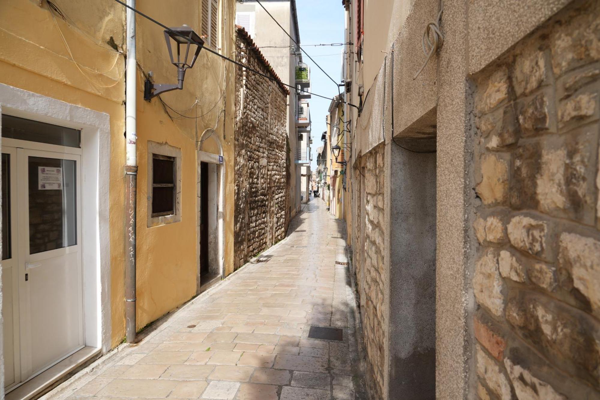Apartment Kaya Prime Location In Old Town Zara Esterno foto