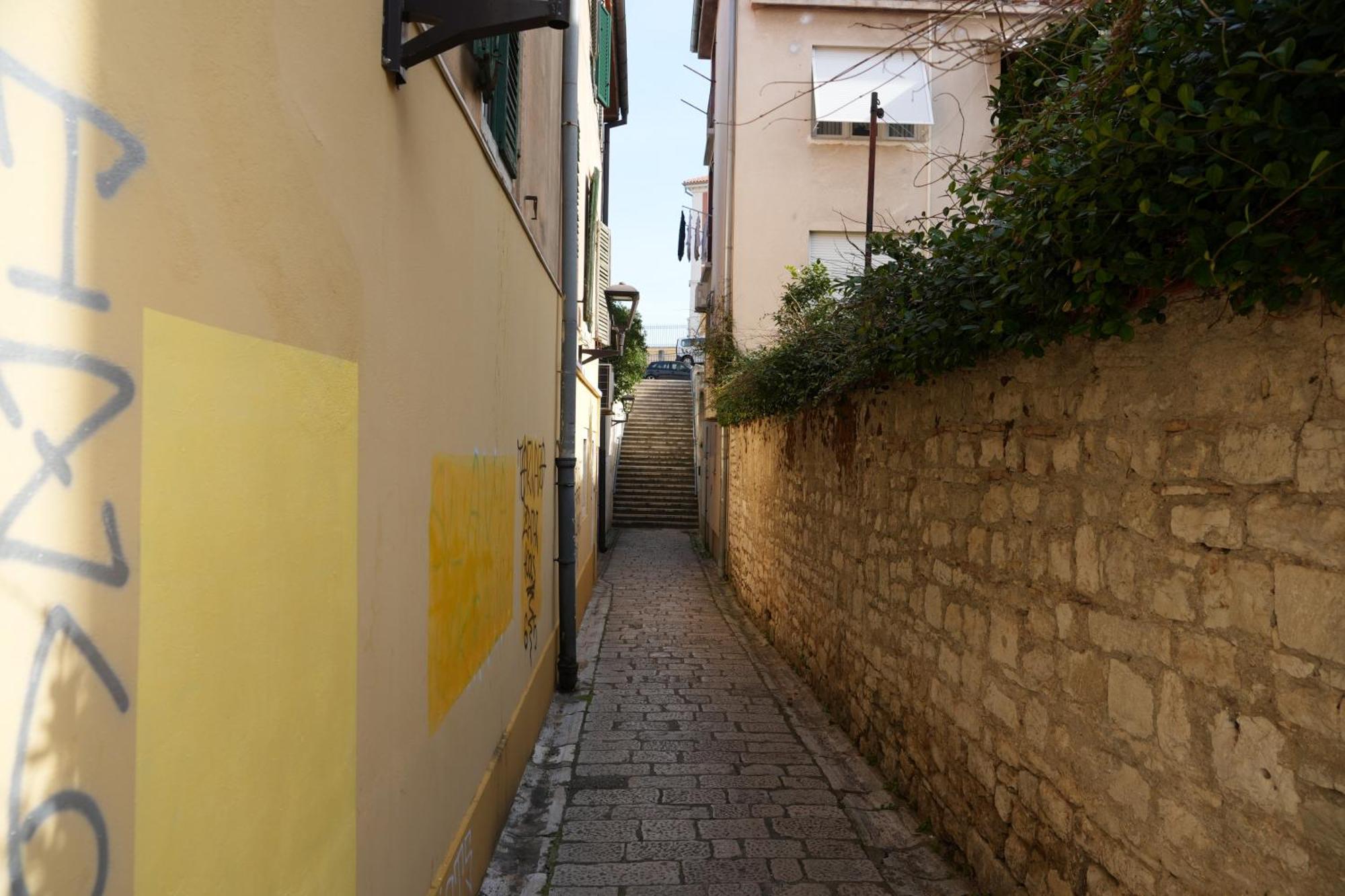 Apartment Kaya Prime Location In Old Town Zara Esterno foto