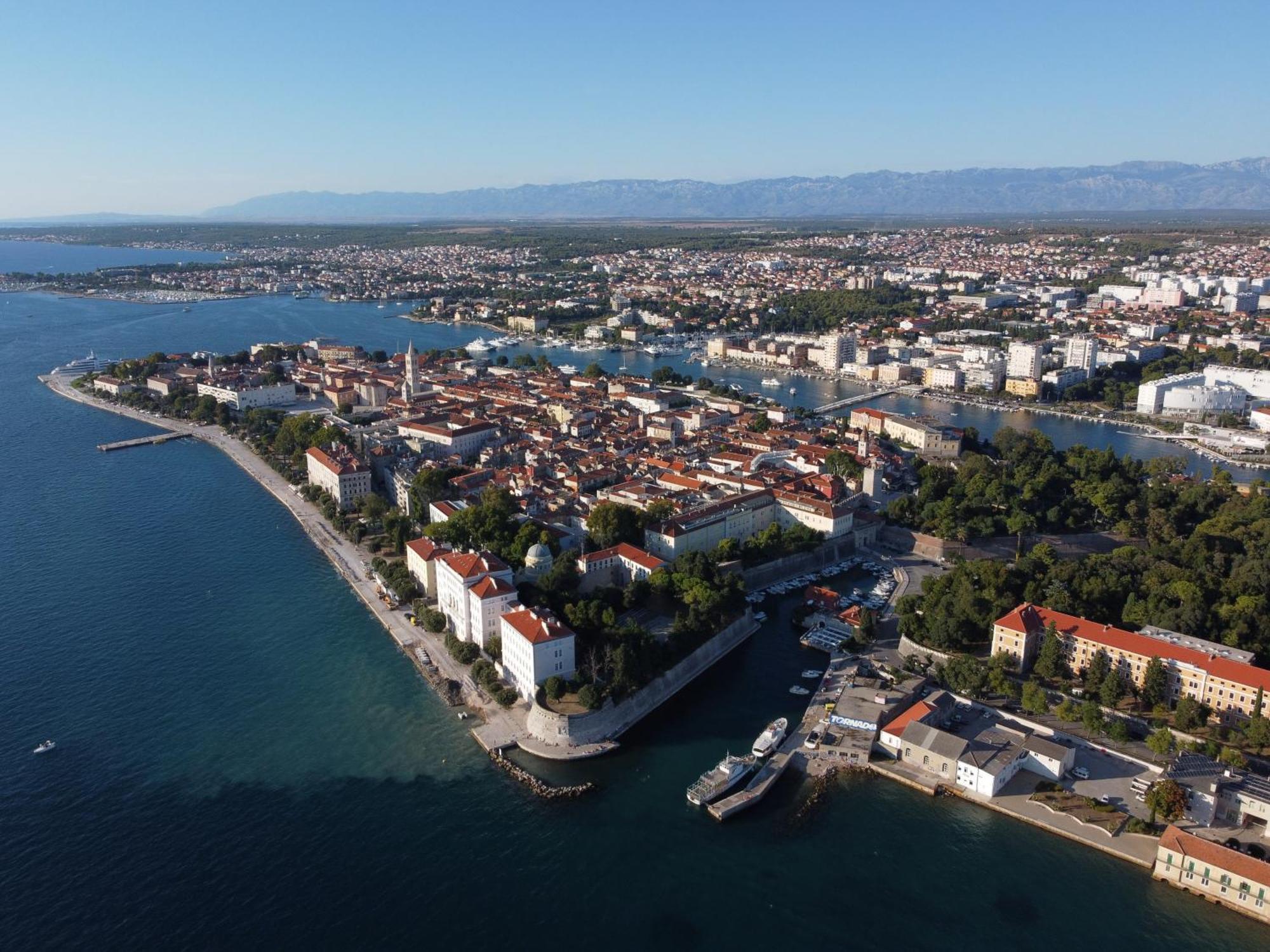 Apartment Kaya Prime Location In Old Town Zara Esterno foto