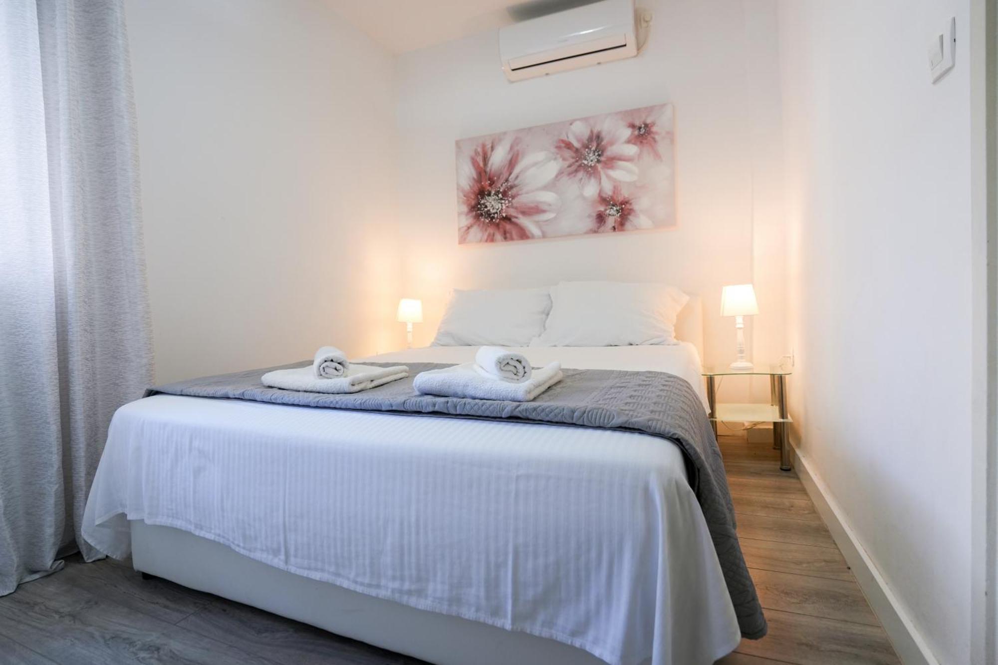 Apartment Kaya Prime Location In Old Town Zara Esterno foto